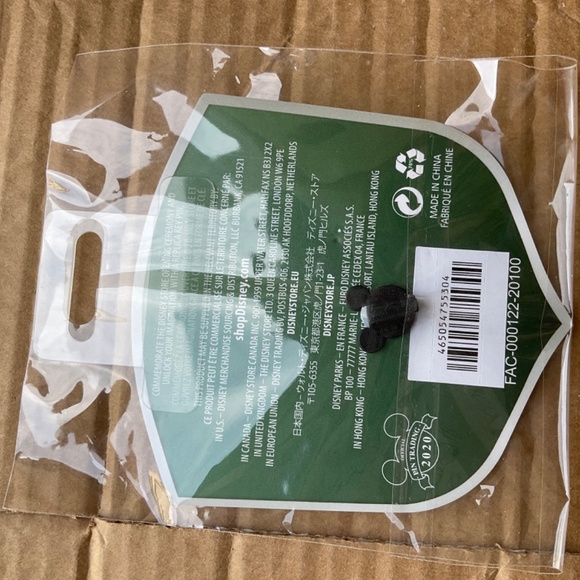 Disney store opening day pin - Picture 2 of 2